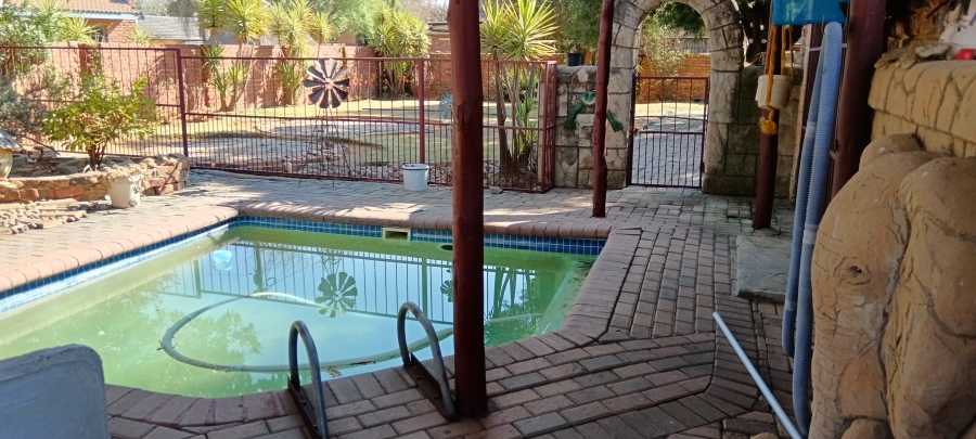 4 Bedroom Property for Sale in Odendaalsrus Free State